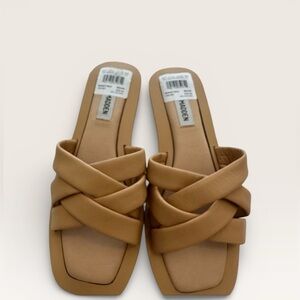 NWOT Steve Madden Women's 6.5 Tan flat  sandal slides